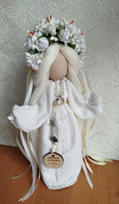 В наявності лялька мотанка