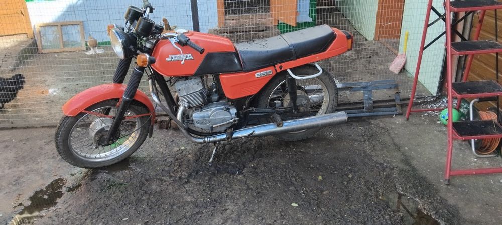 Мотоцикил повністю на ходу