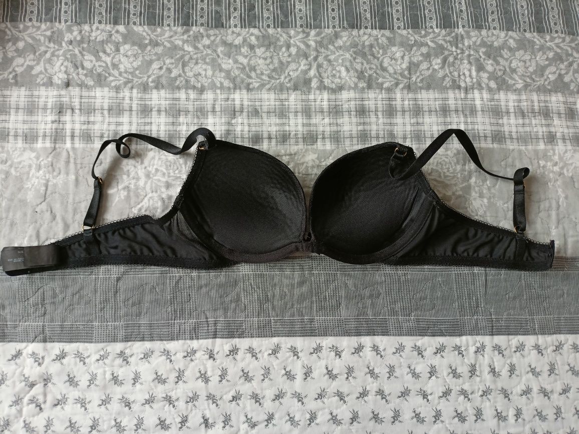 Czarny biustonosz push up rozmiar 32B (70B), stan bardzo dobry