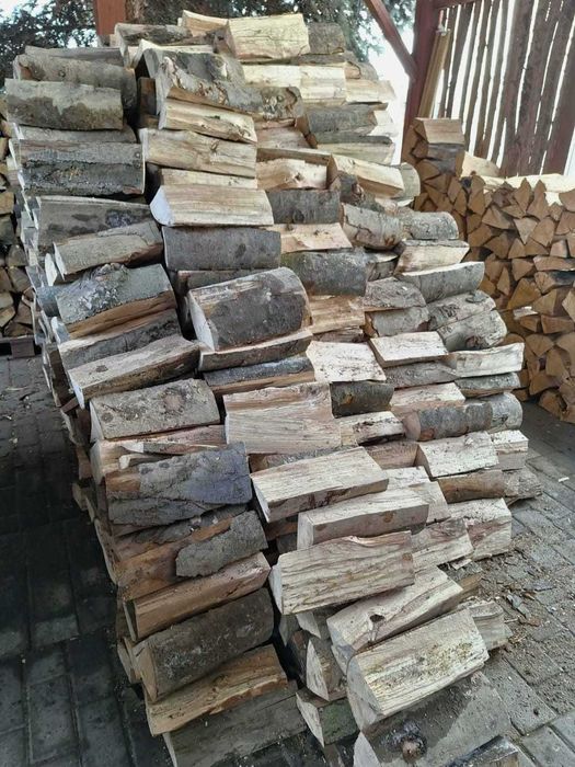 Drewno Opałowe Premium: Buk, Dąb, Grab – Suche i Gotowe do Palenia!