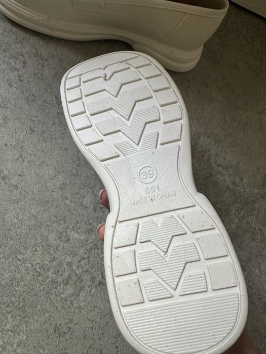 Бежеві жіночі Лофери