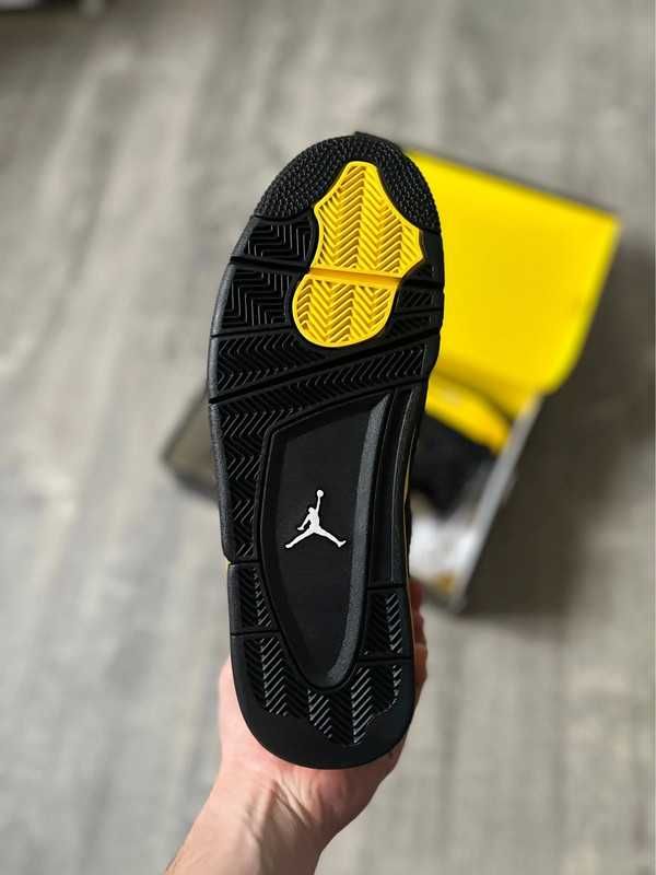 Jordan 4 Retro Thunder r.39