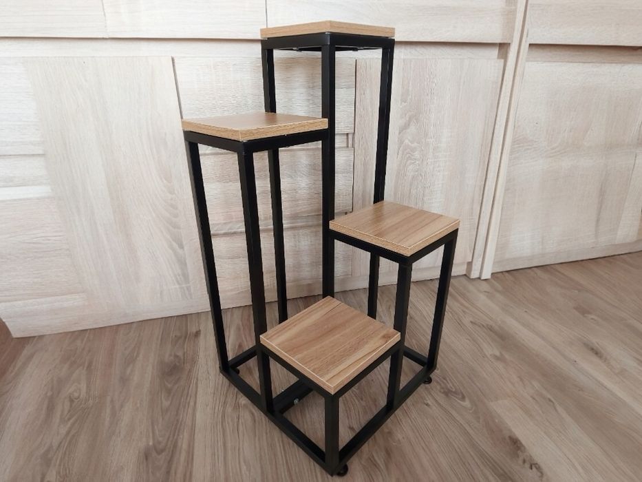 Stojak na Rośliny 4 Poziomowy Kwietnik Piętrowy Metalowy NOWY