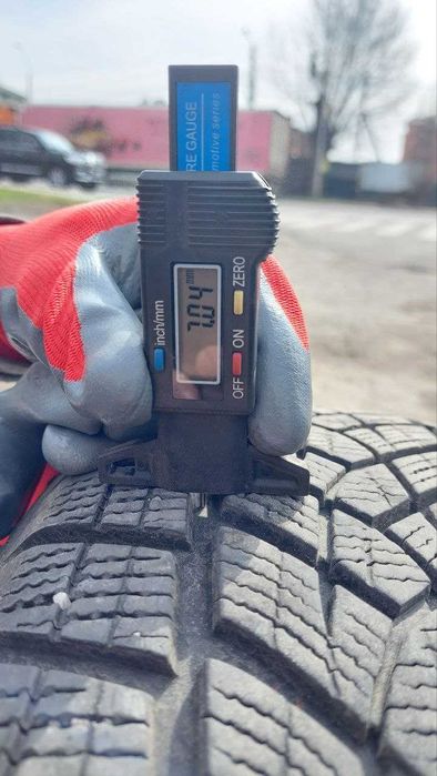Шини Goodyear UltraGrip Ice SUV G1 225/65 R17 102T (2022 року)