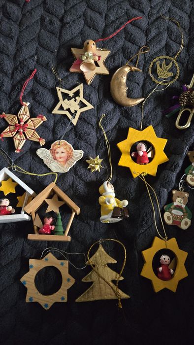 Zawieszki świąteczne różne.