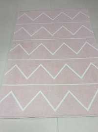 Vendo tapete rosa 116cm x 200cm