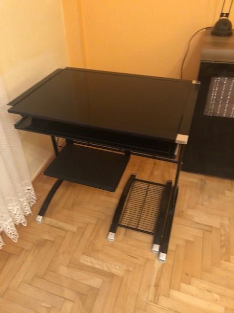 Biurko i fotel na kolkach