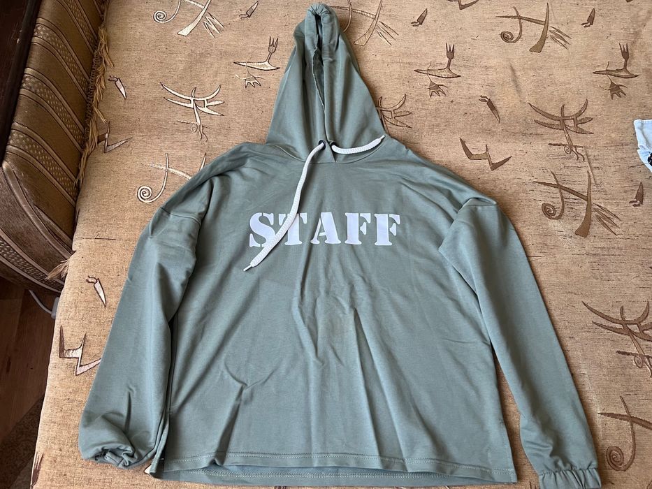 Спортивний костюм оливкового кольору