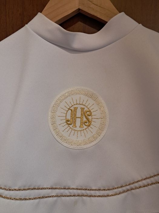 Alba komunijna plus dodatki dla wysokiej dziewczynki