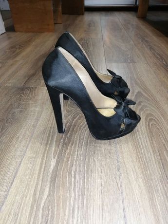 Чорні жіночі туфлі