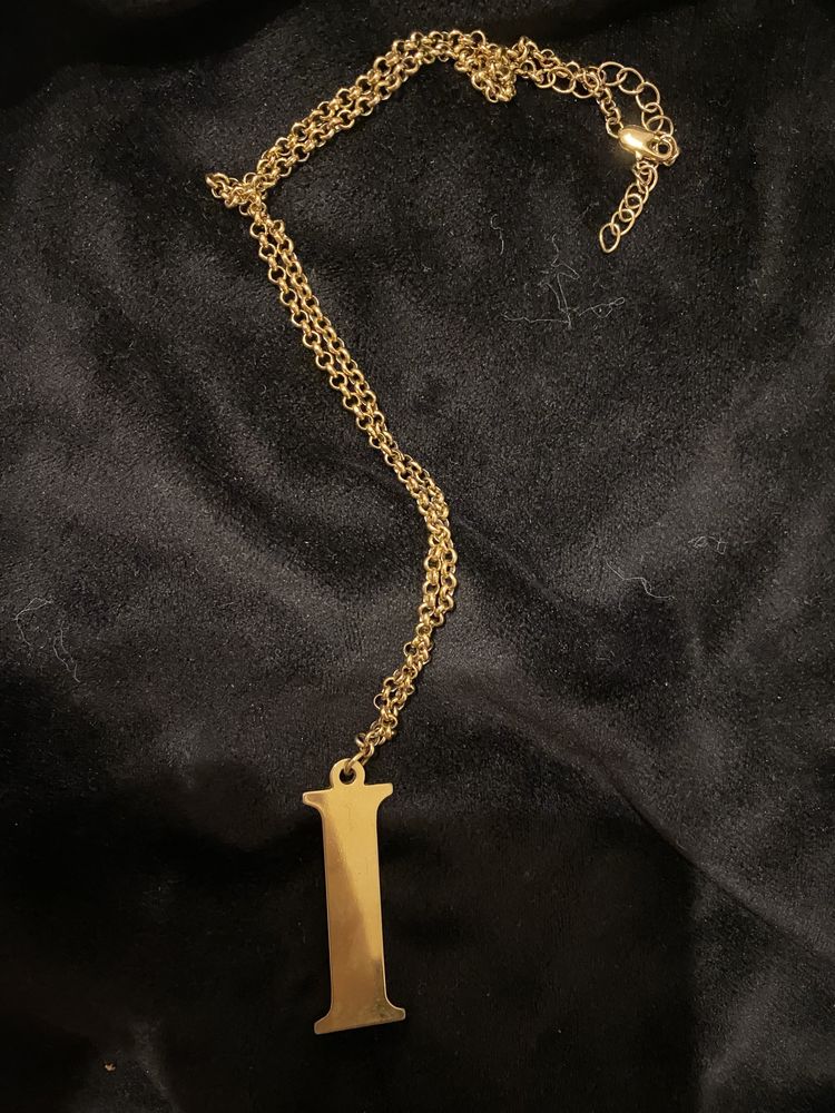 Łańcuszek literka I metal pozłacany 24 karatowym złotem