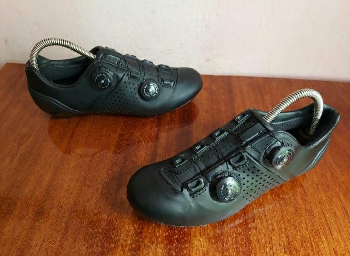 Велотуфлі Specialized  Van Rysel оригінал 

Розмір по бірці:
EURO 41 u