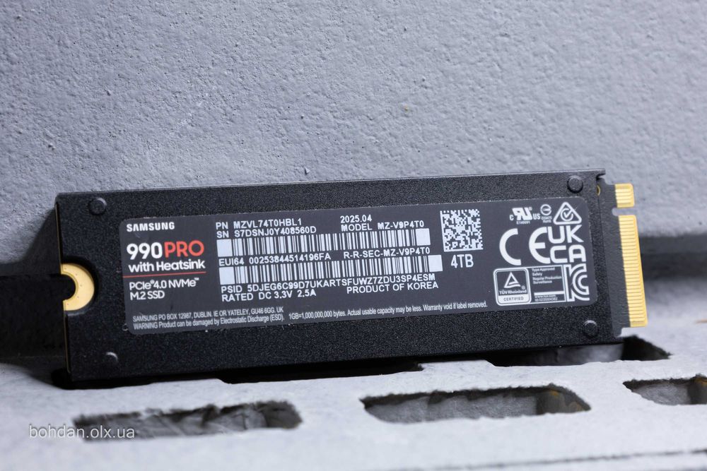 Samsung 990 PRO with Heatsink 4TB NVMe SSD (MZ-V9P4T0CW)