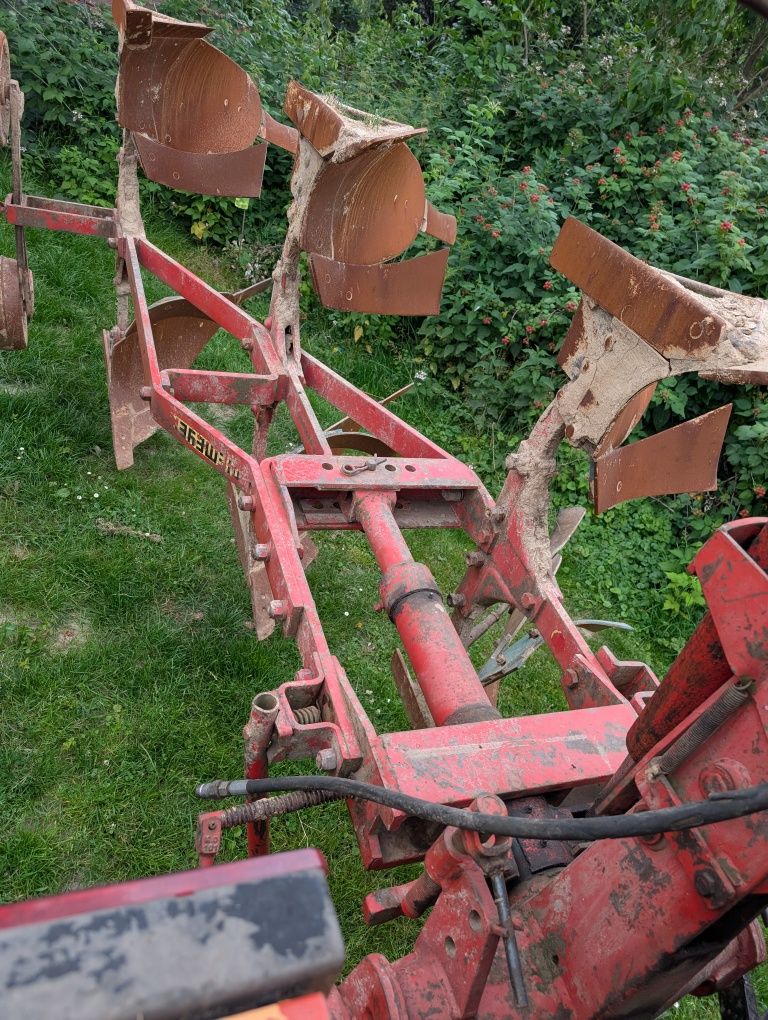 Pług 4 skibowy obrotowy