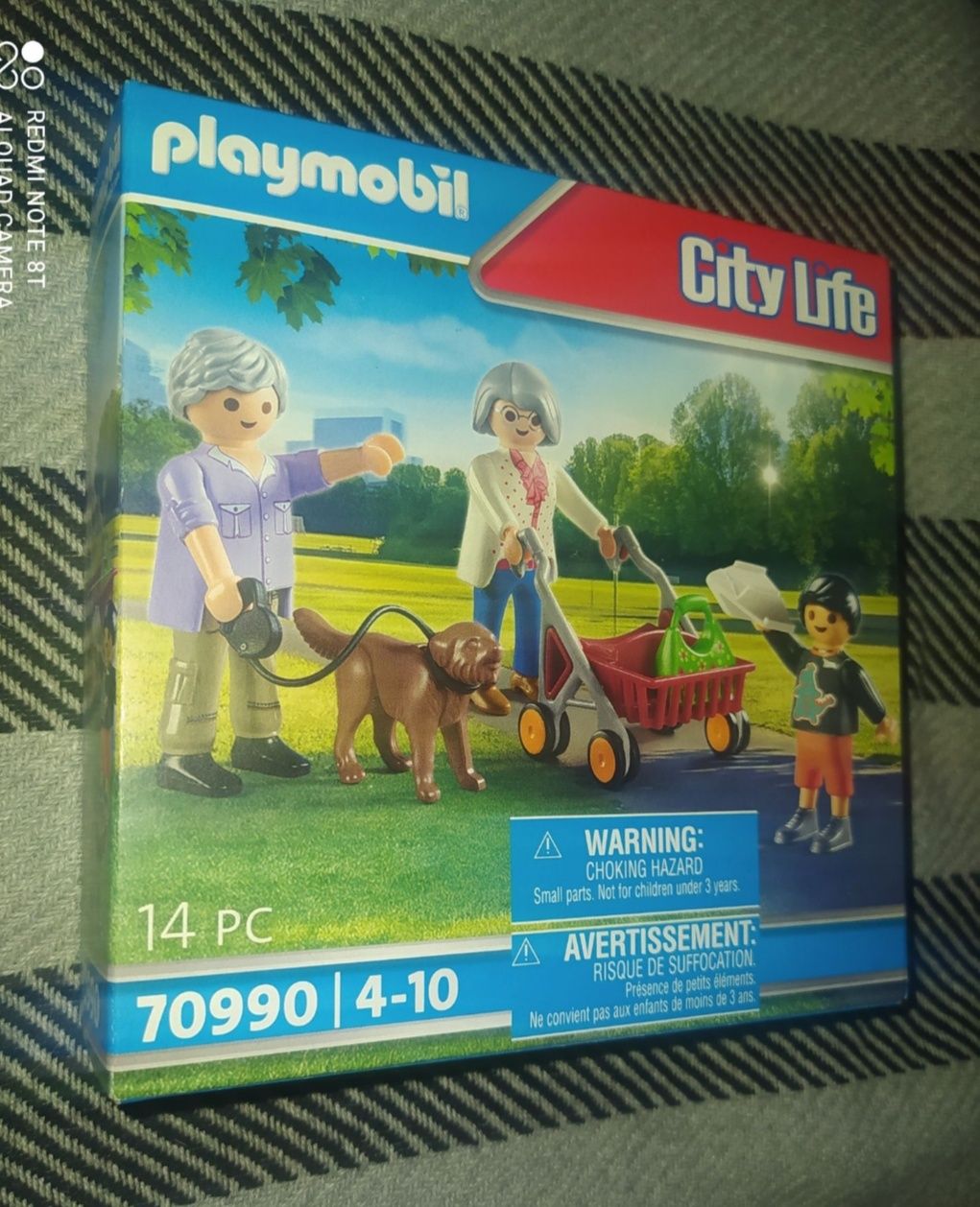 Zestaw PLAYMOBIL z serii City Life 70990 - Dziadkowie z wnuczkiem