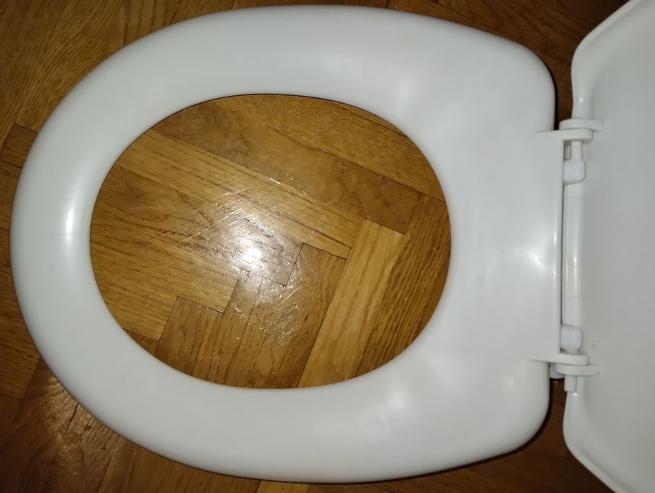 Кришка на унітаз