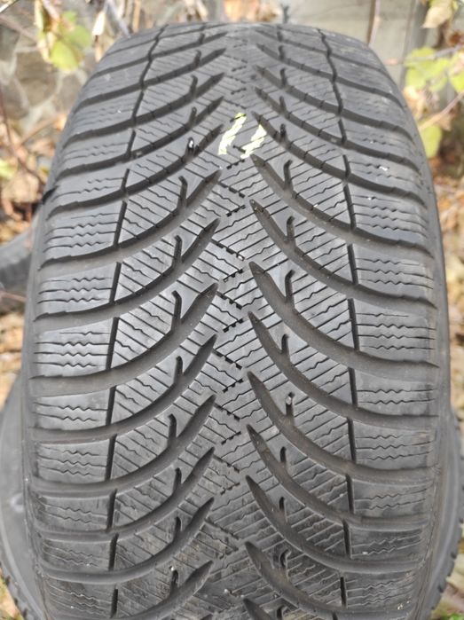 Шины зима 225/50R17.