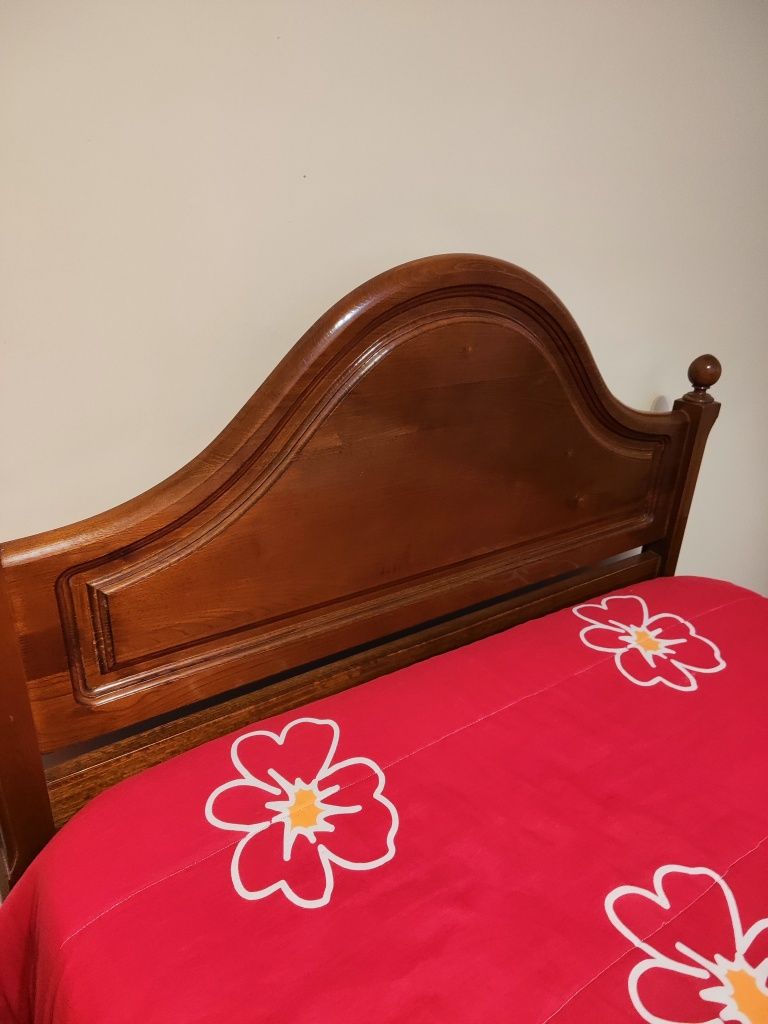 Cama completa com colchão e estrado