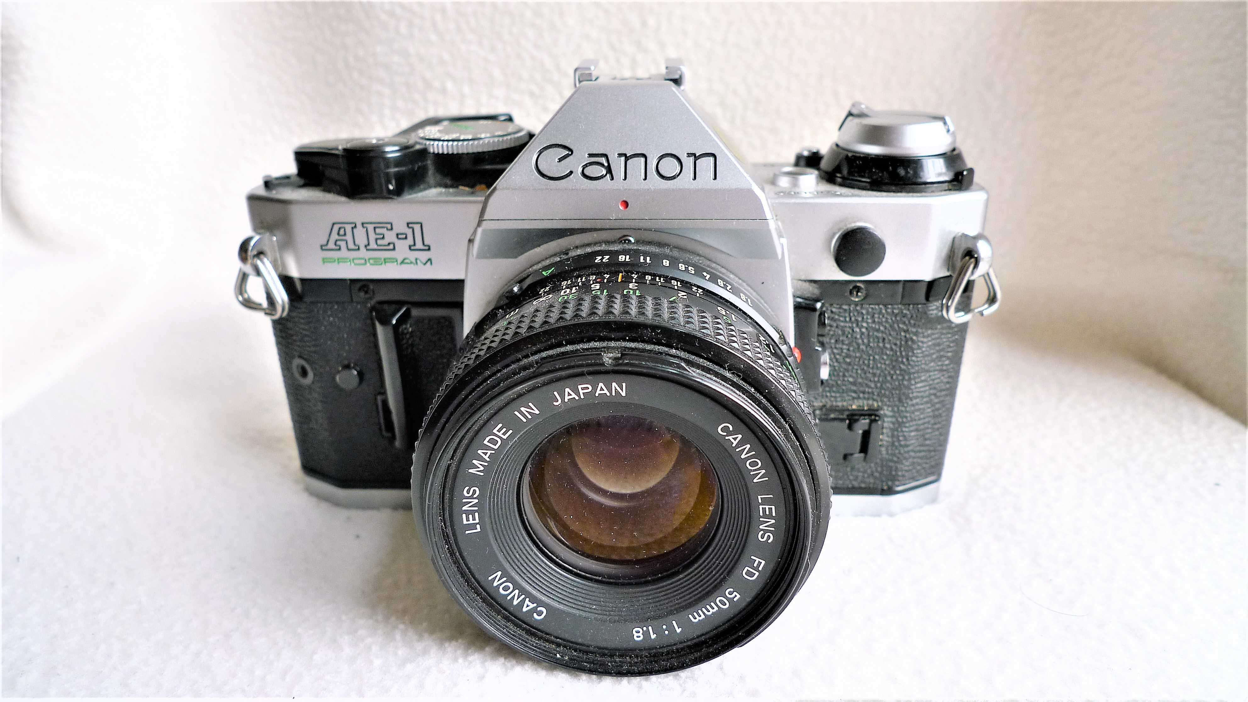 Aparat Canon AE-1 program z obiektywem  Canon 50/1.8 z lat 80