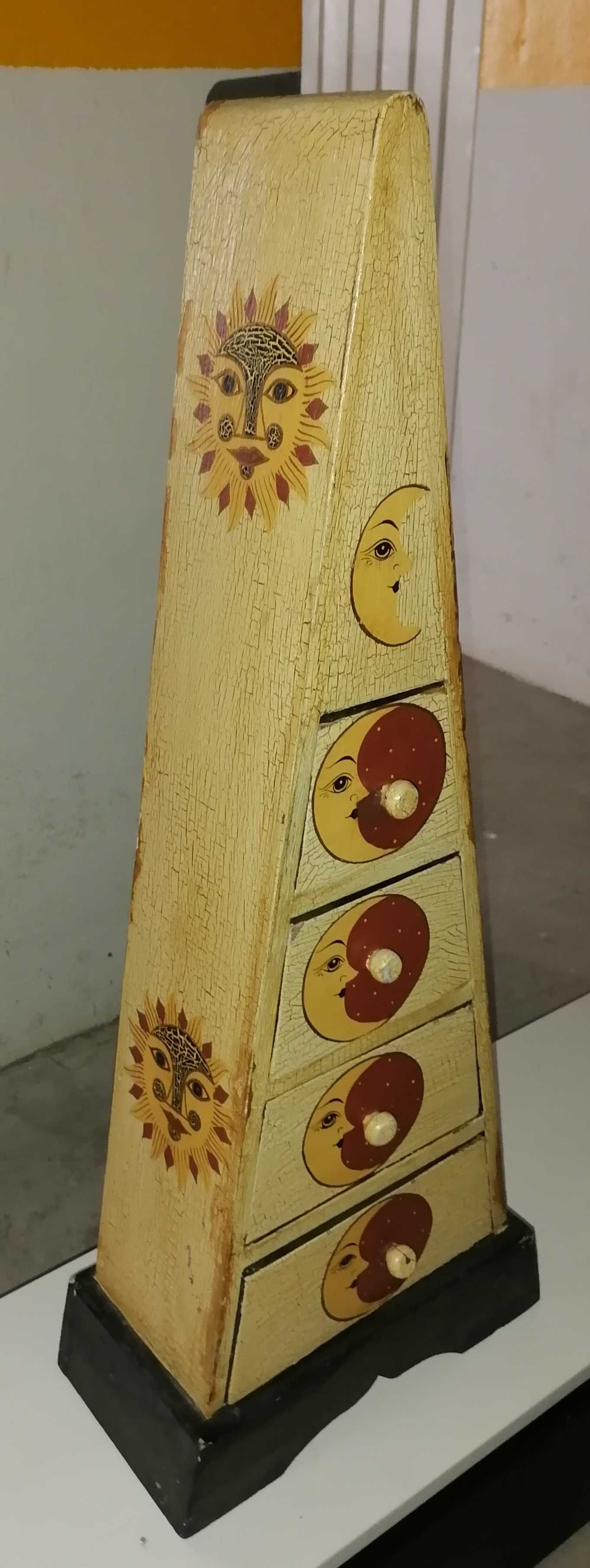 Móvel madeira pintado