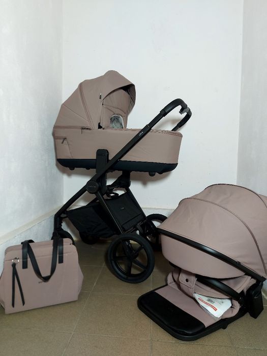 Коляска CARRELLO ULTRA новий колір 2025 року