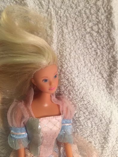 Barbie + 2 dzieci + akcesoria (nocnik + umywalka)