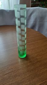 Szklany wazon PRL tuba,cylinder w kolorze uranowej zieleni.