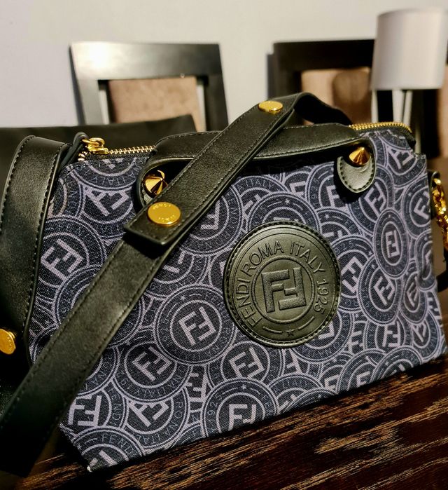 Torebka Fendi do ręki na ramię materiałowa  monogram granatowa jeans