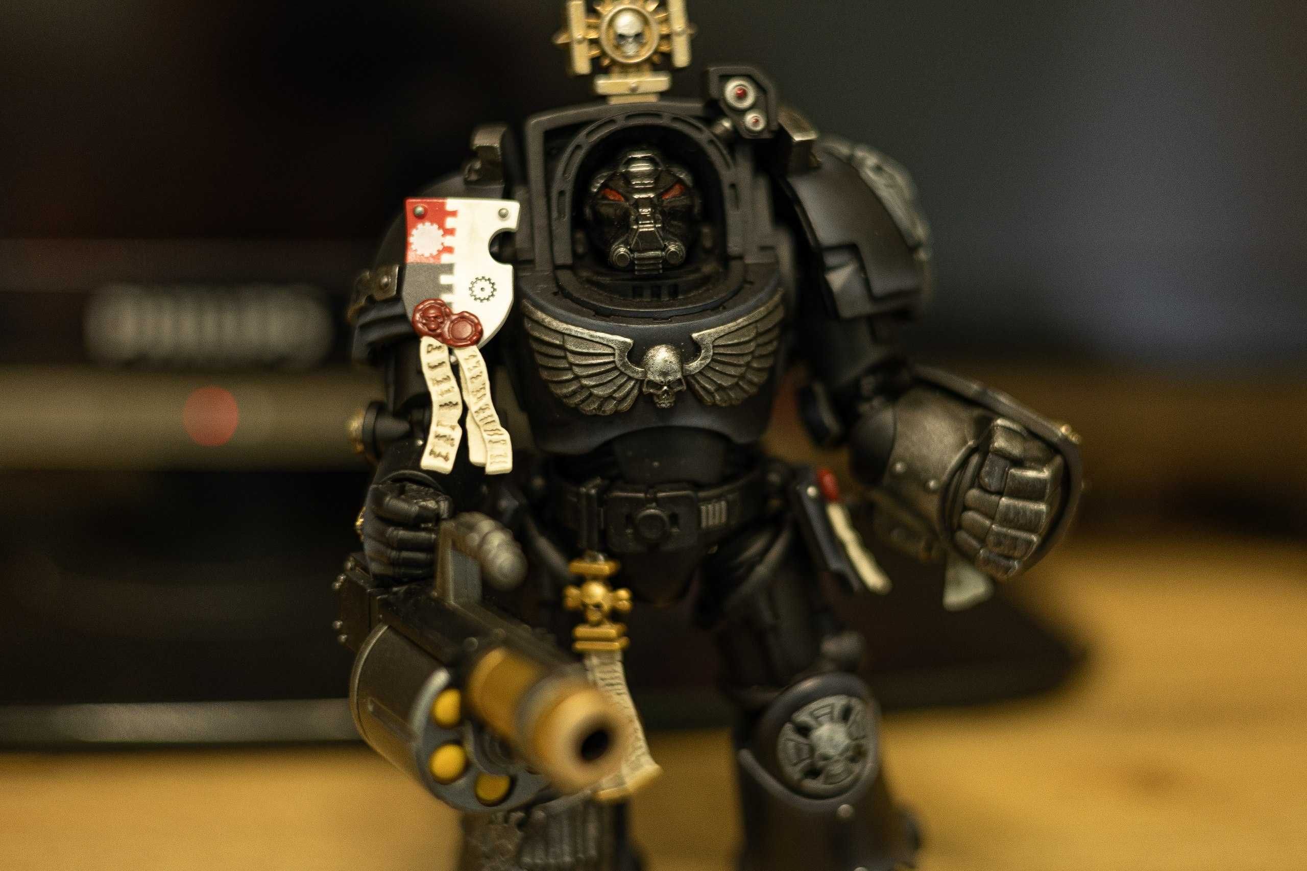 JoyToy Warhammer Кастомізований Термінатор Капітан Залізних Рук