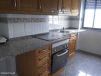 Apartamento T2 em zona central de Oeiras