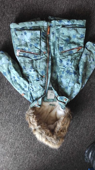 парка зима дівчинка