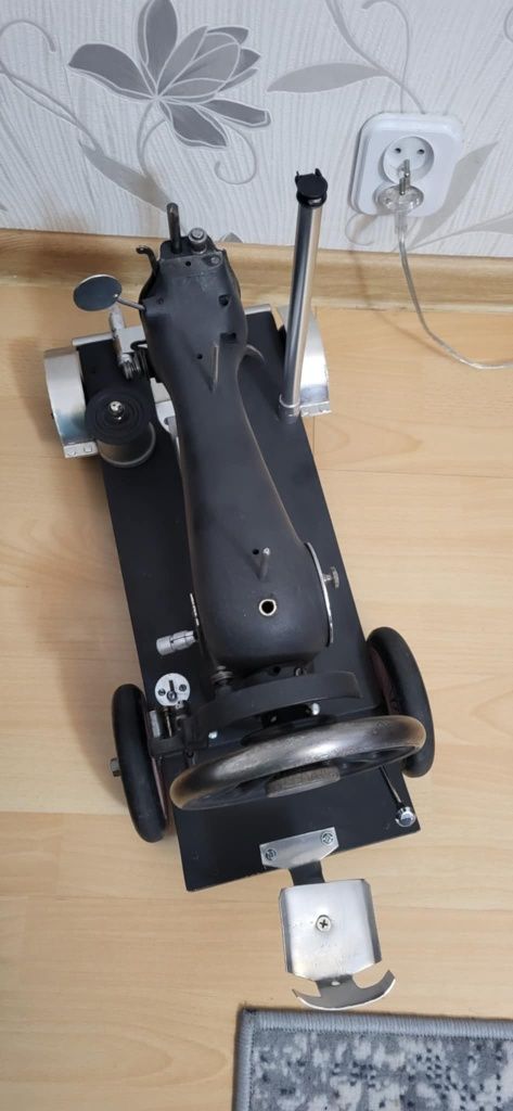 Maszyna do szycia Hand Made lokotywa traktor ręcznie