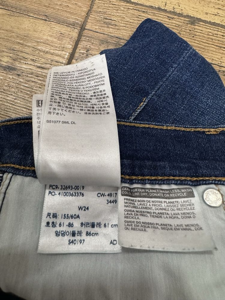 Короткі джинсові шорти levi's висока плсадка маленького розміру