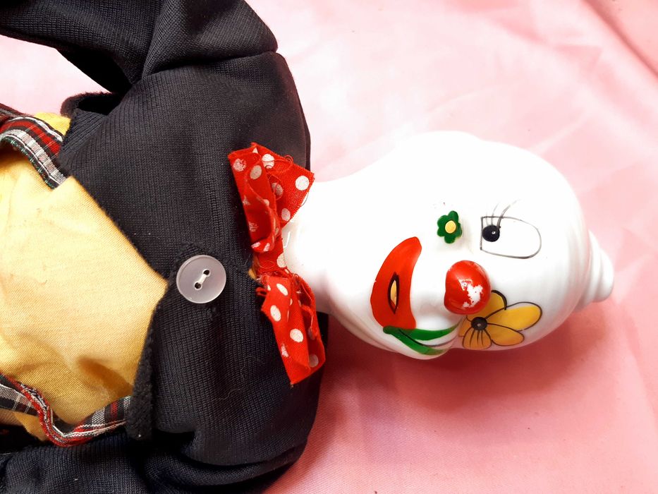 stara lalka clown klaun z mechanizmem uszkodzona