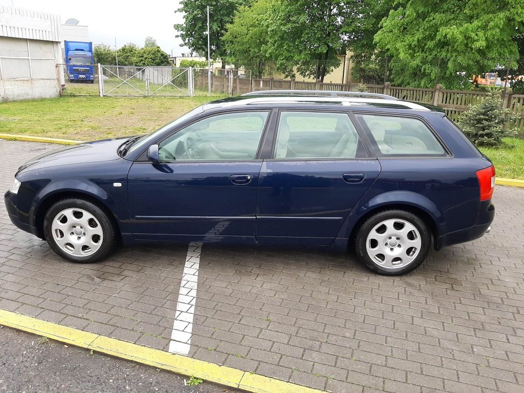 Audi a4.   2,0 benzyna,  automat