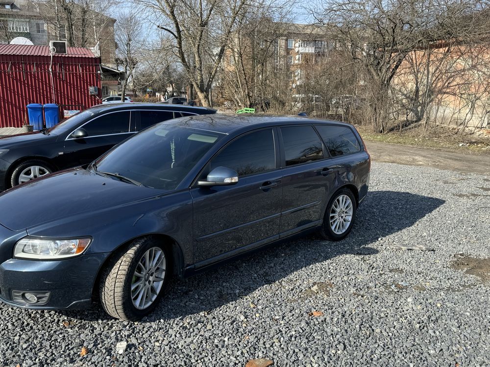 Продам Volvo v50 D2