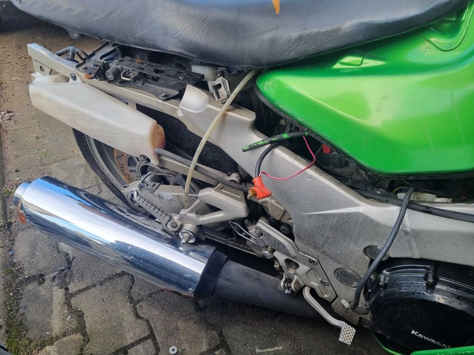 Kawasaki zzr 1100 95r silnik odpala na czesci