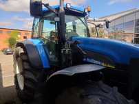 Ciągnik New Holland TM 190. John Deere.