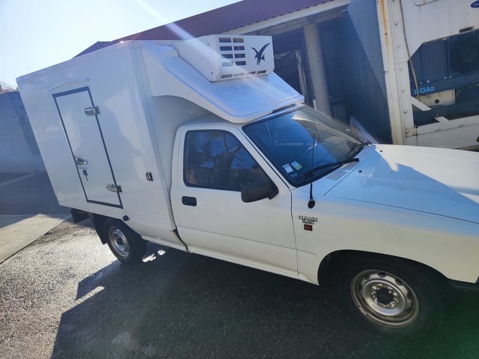 Toyota hilux 2.4d C/ arca Frigorífica