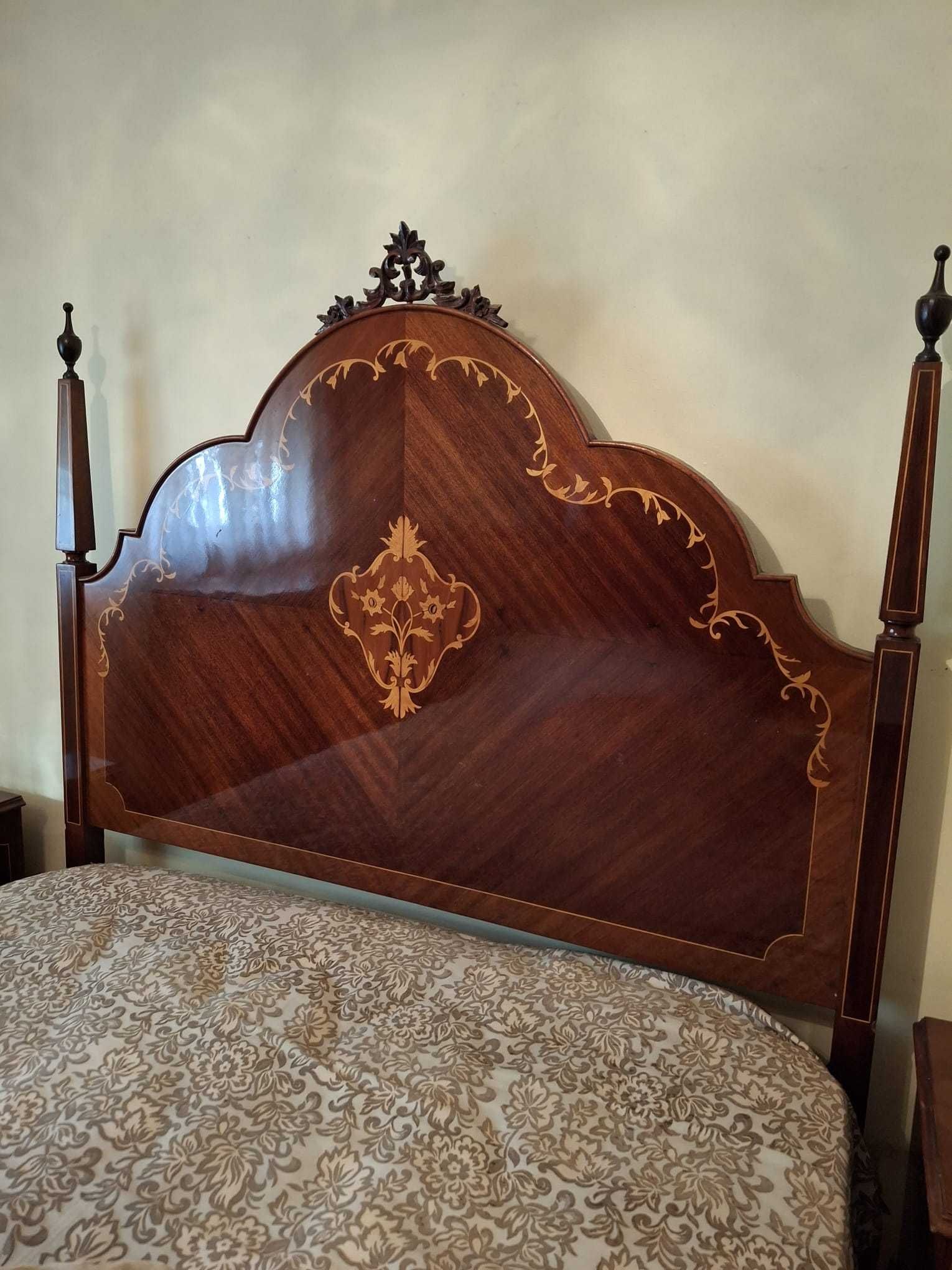 Mobilia de Quarto Estilo Dona Maria – Elegância Clássica à Venda