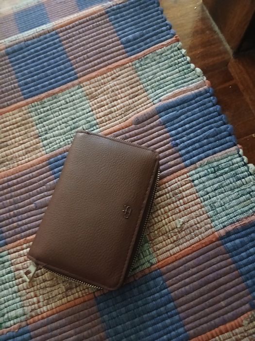 Carteira  nova  e de couro