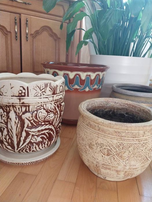 Горщики для вазонів.