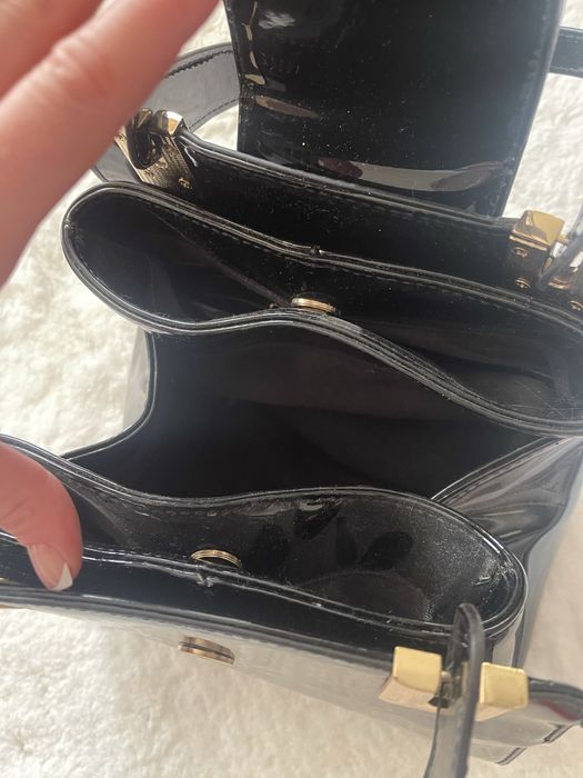 Продам кожаную лаковую фирменную сумку боченком! С множеством отделени