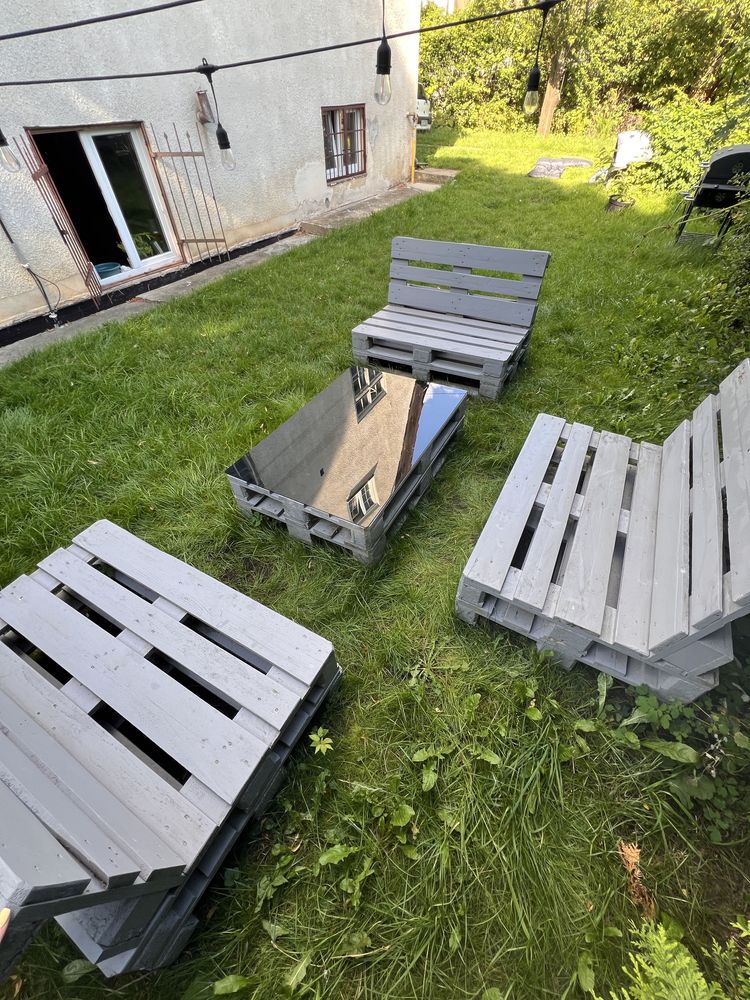 Zestaw mebli ogrodowych z palet