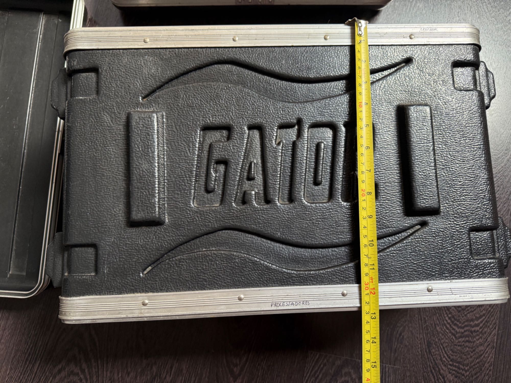 Rack Gator 4U em plástico rígido – bom estado