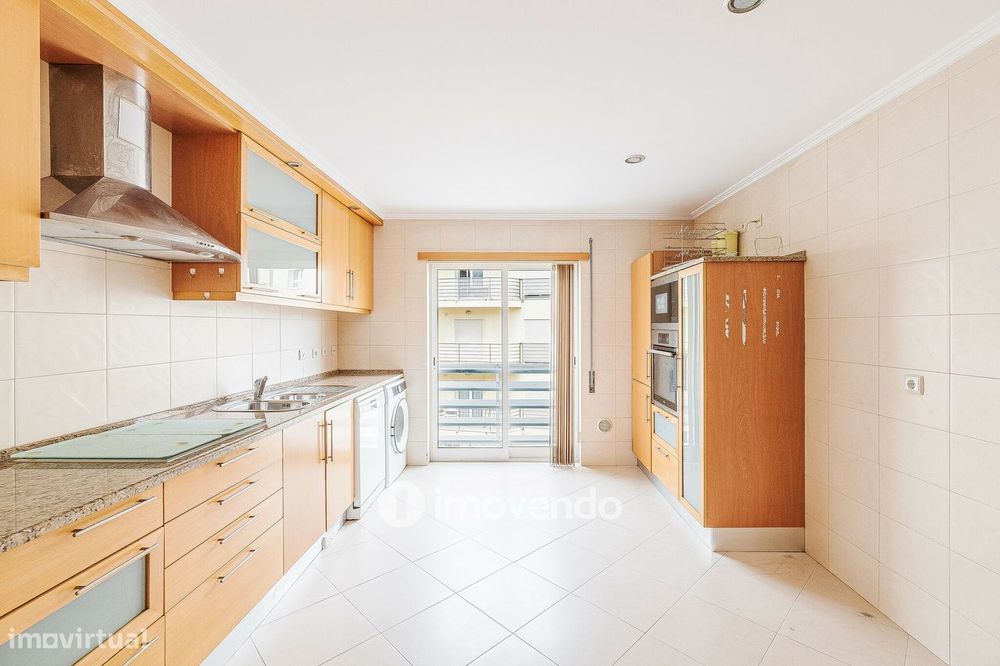 Apartamento T3 com estacionamento em S. João dos Montes