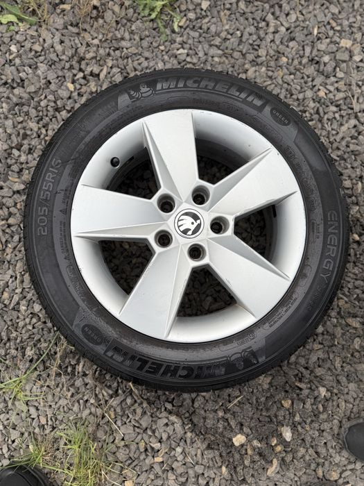 Титанові диски з шинами 205/55r16 на skoda