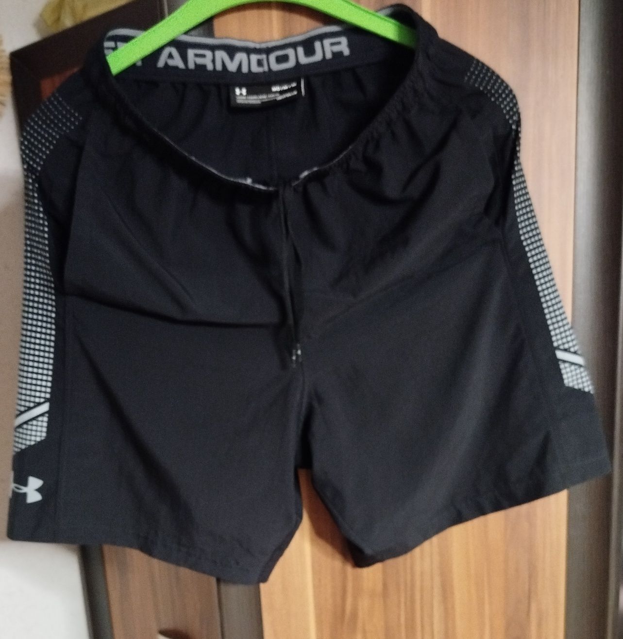 Spodenki krótkie męskie Under Armour rozmiar M stan idealny