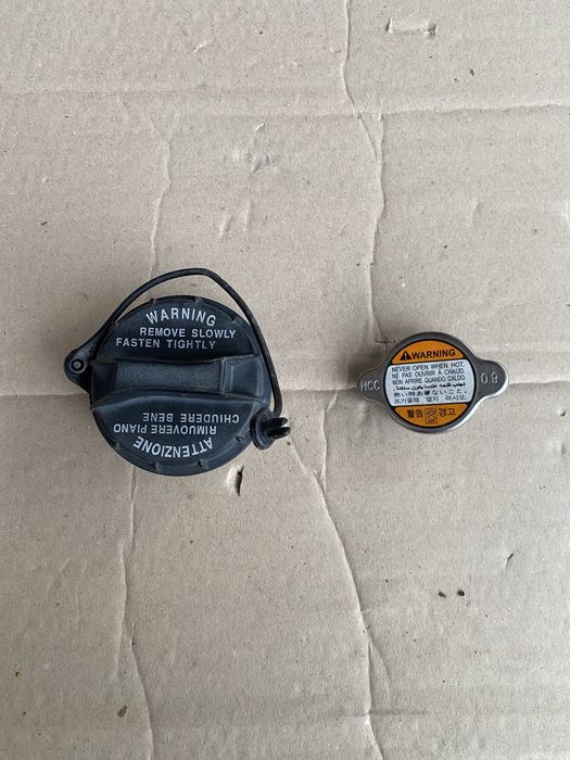 Кришка бензобака і радіатора Хюндай Акцент-3.Hyundai Accent-3.