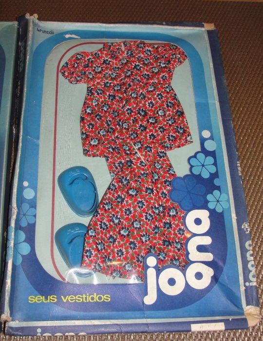 Antigos conjuntos roupa e acessórios p/ bonecas Tucha Barbie  ..